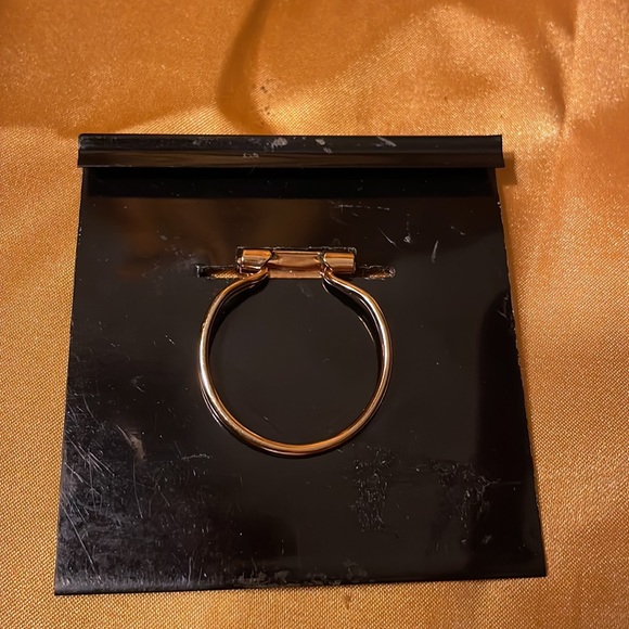 Designs By Shirley Scarf Clip gold colored scrolled design- Never worn on card - Picture 2 of 5